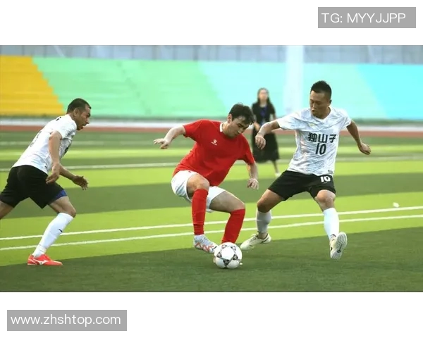 足球明星温馨瞬间与孩子亲密互动高清图片分享