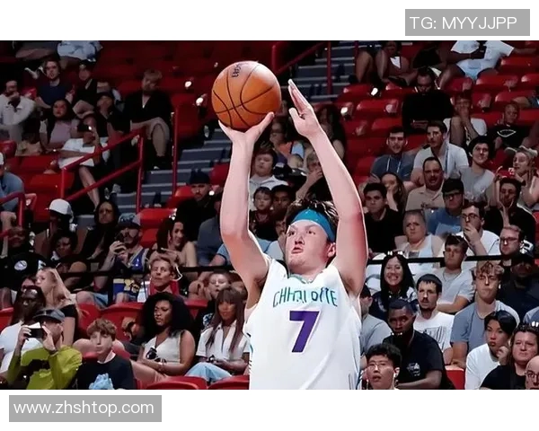 夏洛特黄蜂主场迎战迈阿密热火双方争夺季后赛席位的关键对决